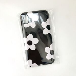 🌼Black and White Floral iphone XR Case